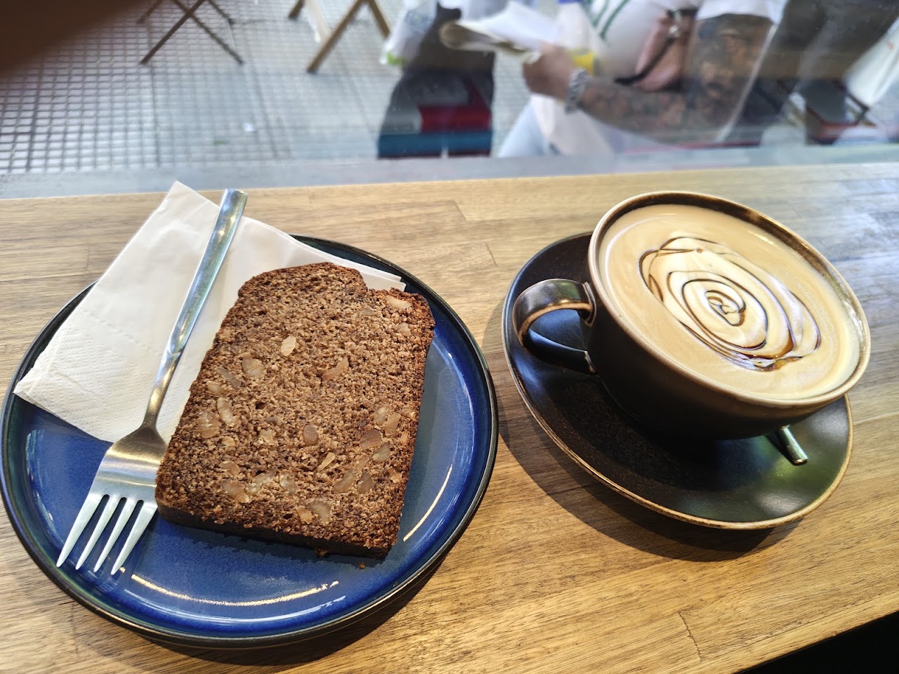 Budín casero con café